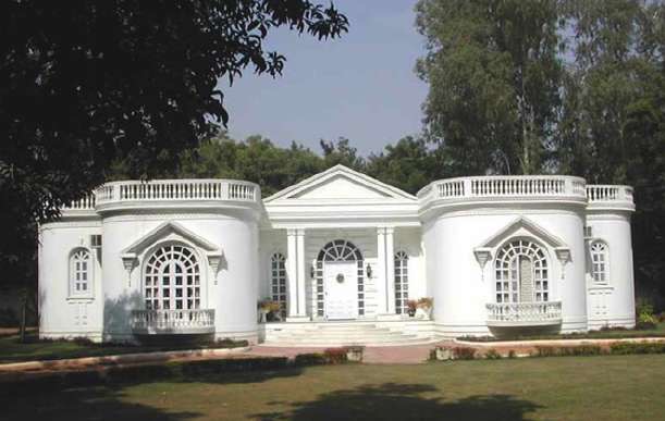 Farmhouse, DLF Phase 2